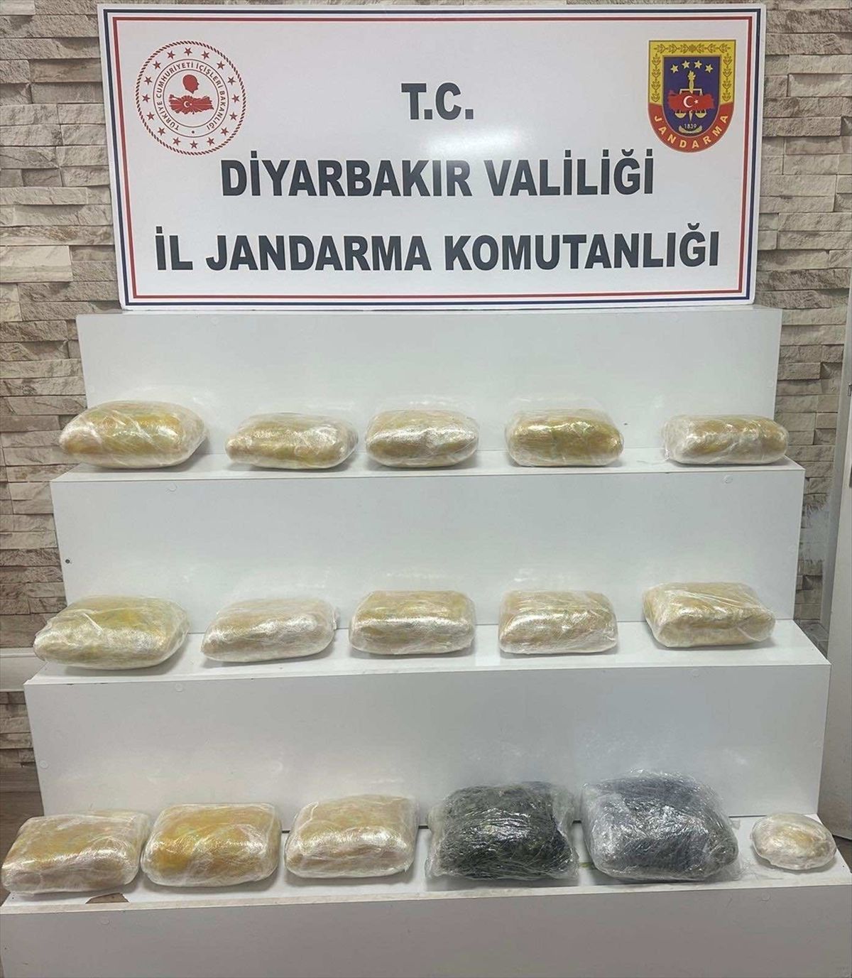 Diyarbakır’da Uyuşturucu Operasyonu: 60 Gözaltı