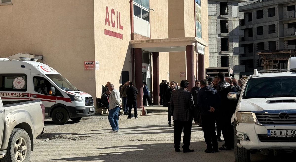 Çukurca’da Düğünden Dönüşte Kaza: 1 Ölü, 3 Yaralı