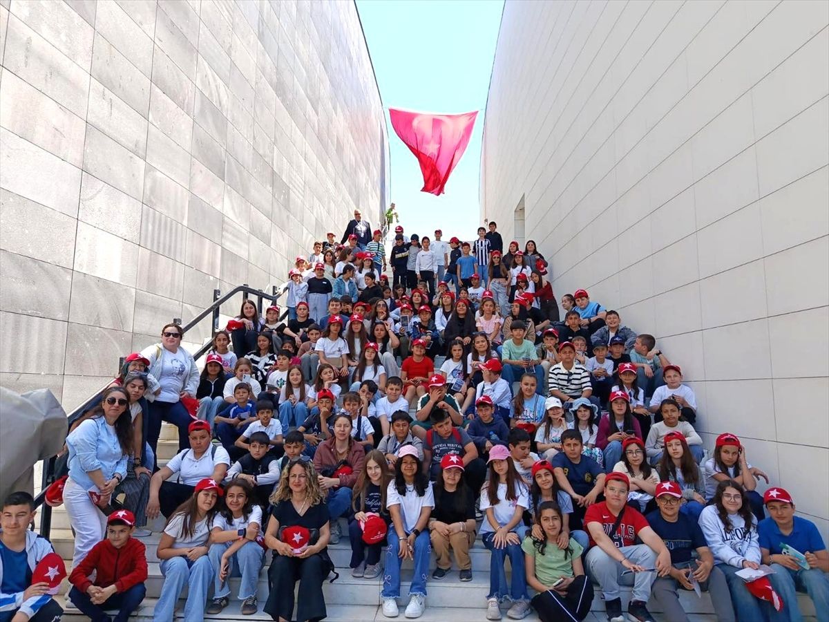Eceabat’ta öğrenciler Tarihi Gelibolu Yarımadası’nı ziyaret etti