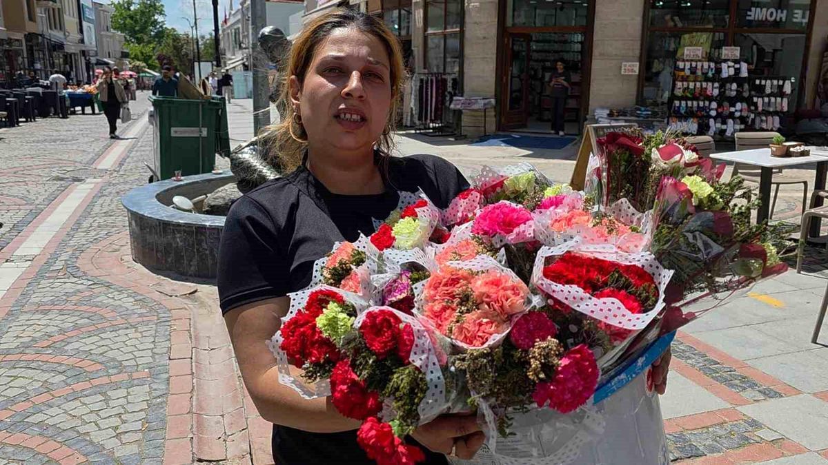 Edirne’de Kadınlar Anneler Günü’nde Çiçek Satıyor