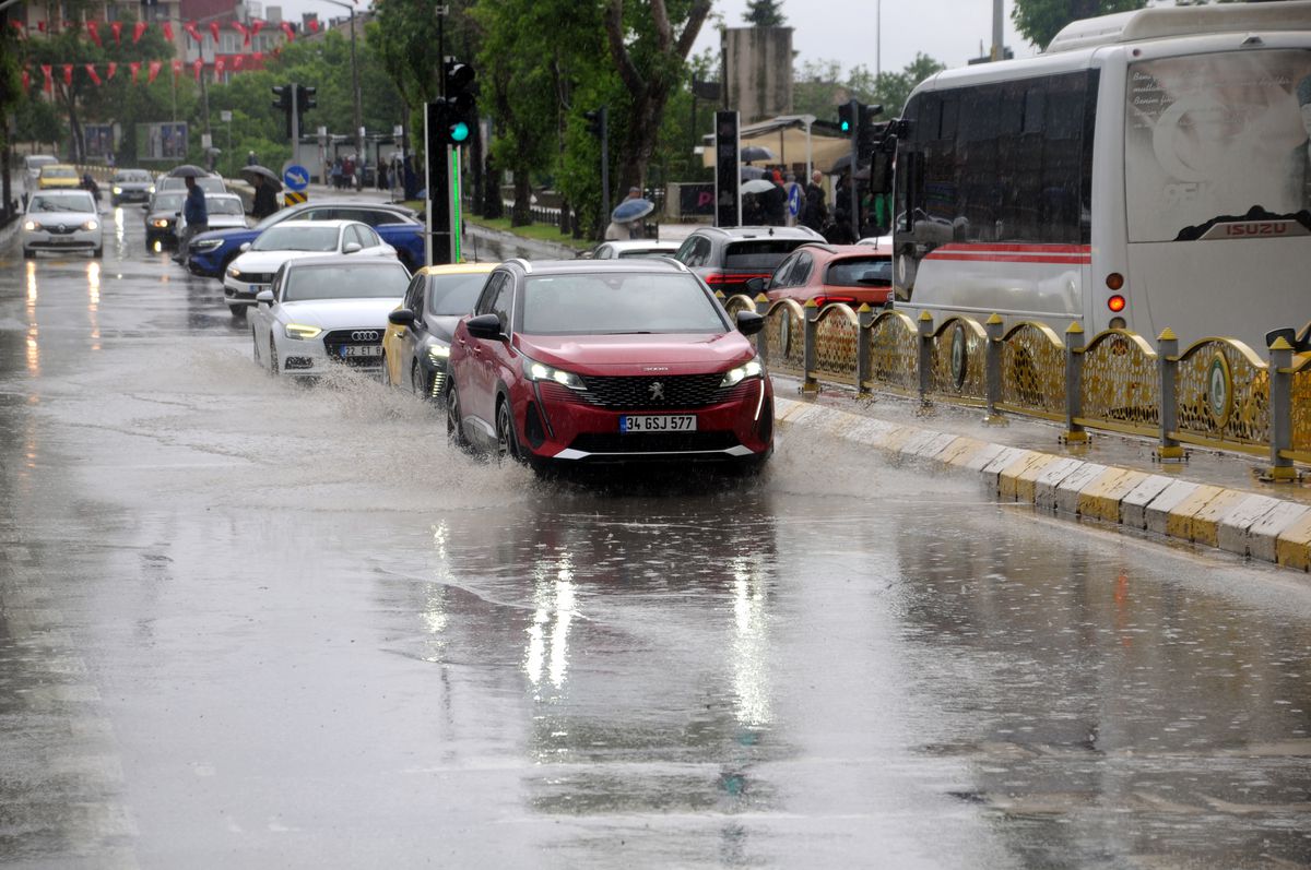 Edirne’de Sağanak Suları Kaldırdı