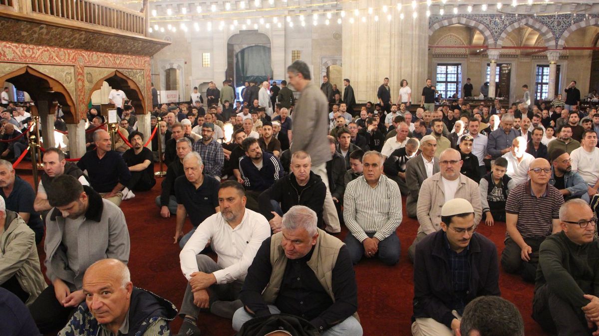 Selimiye Camisi’nde Bayram Namazı Coşkusu