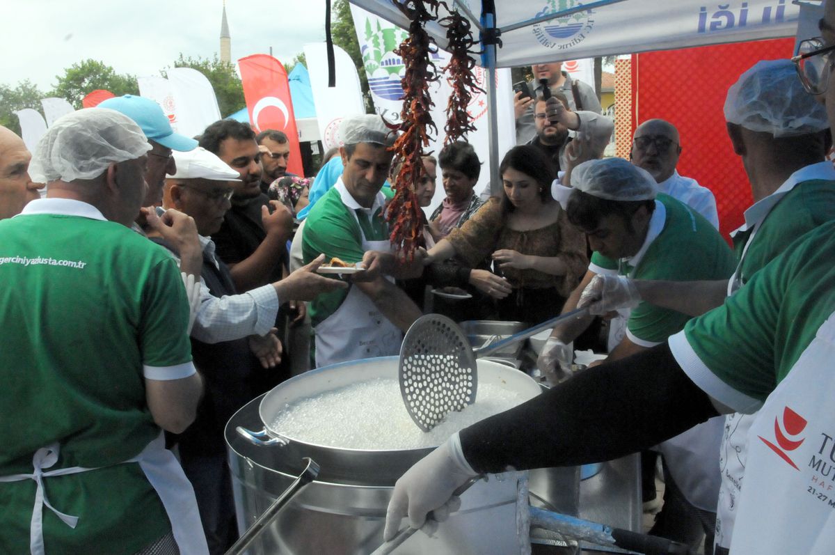 Edirne’de Tava Ciğeri İkramı