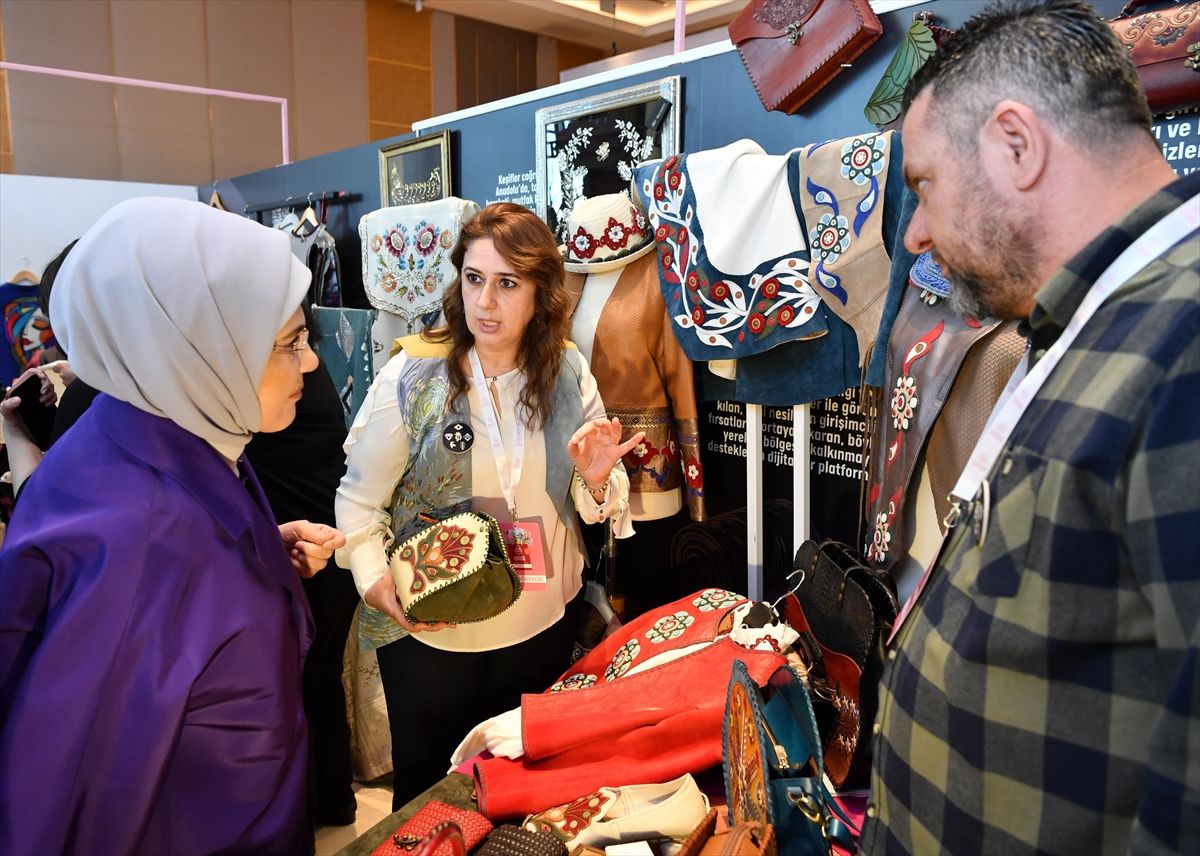Edirne’nin deri ve saraciye ürünleri Cemre Çarşısı’nda tanıtıldı
