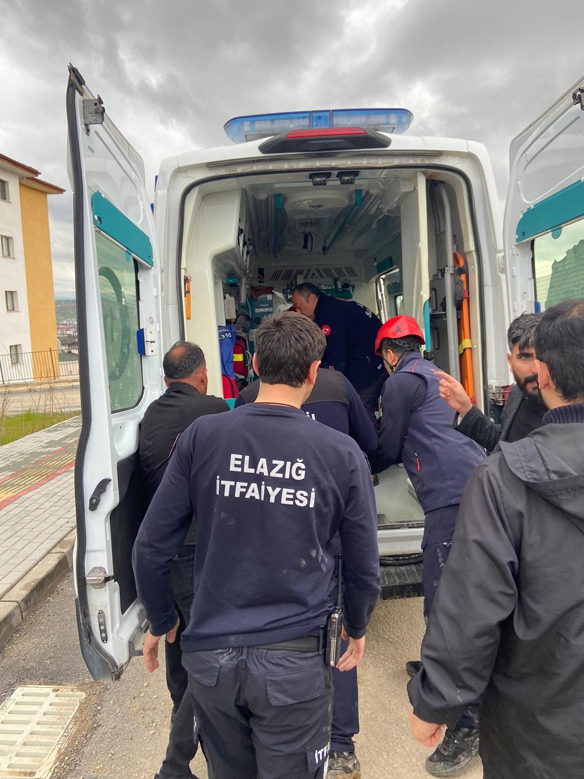 Elazığ’da İşçi Toprak Kaymasına Kapıldı