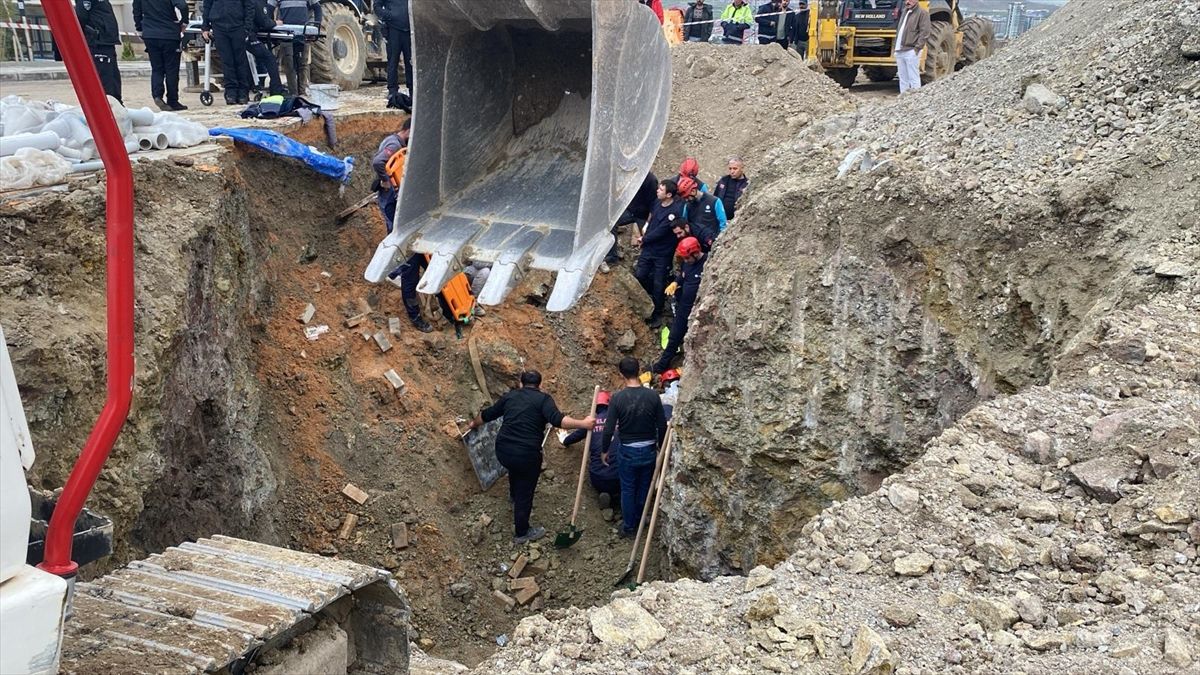 Elazığ’da Kaldırım Göçtü, İşçi Kurtarıldı