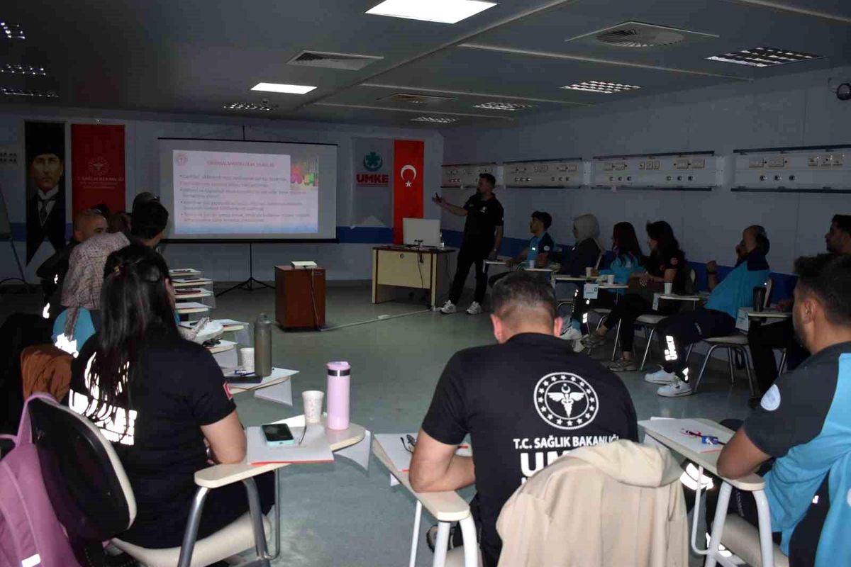 Elazığ’da UMKE’ye KBRN Eğitimi