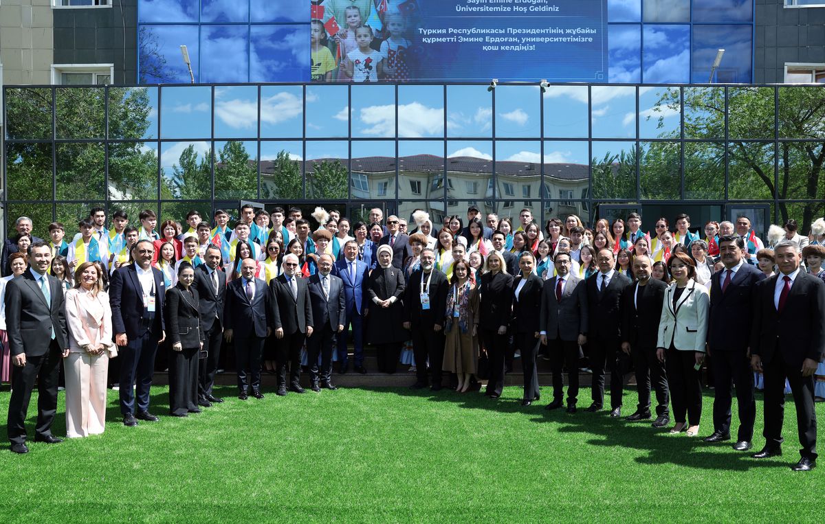 Emine Erdoğan’dan Kazakistan’da Sıfır Atık Laboratuvarı Açılışı
