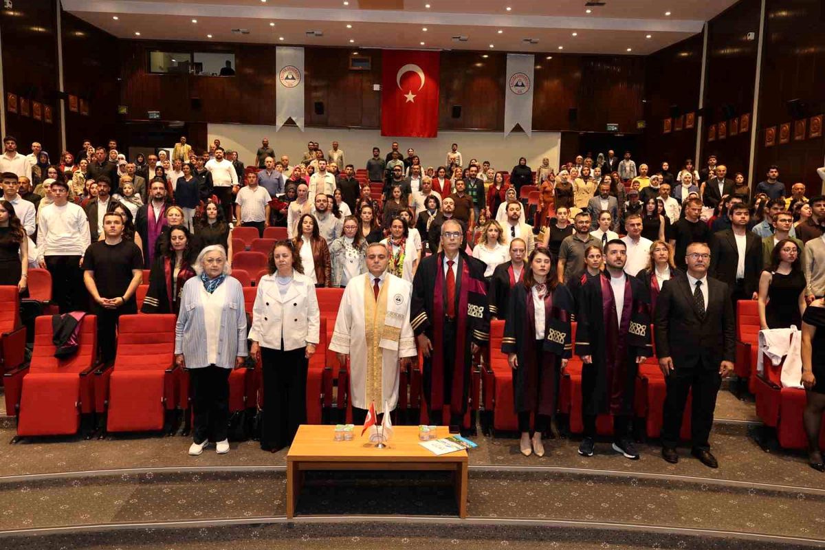 Eczacılık Günü’nde Önlük Giyme Töreni