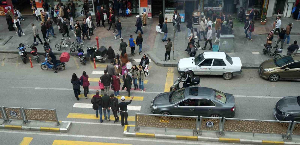 Erzincan’da Bayram Alışverişi Yoğunluğu