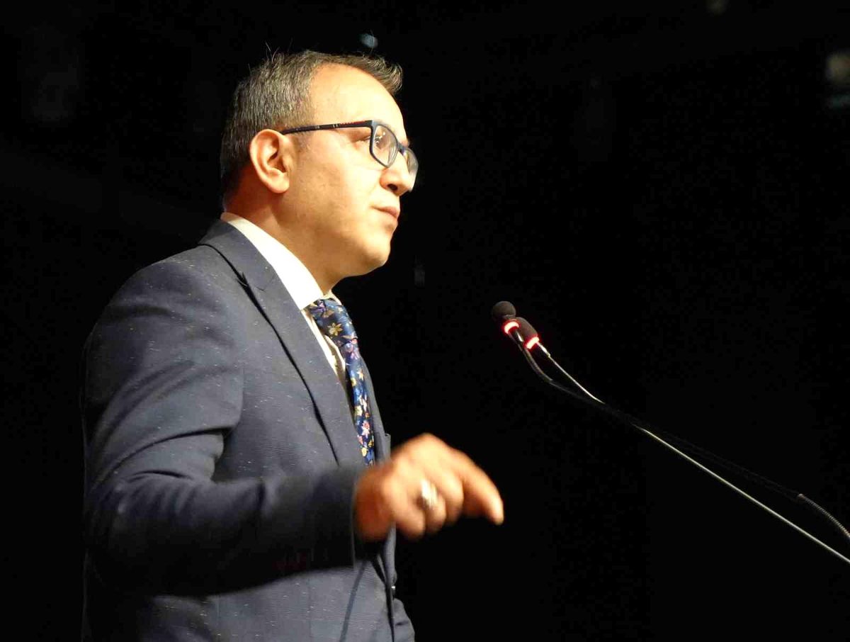 Aydemir’den Mezunlara Cesur Olun Tavsiyesi