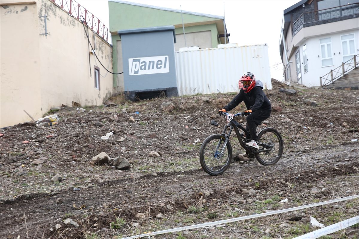 Palandöken’de Downhill Türkiye Şampiyonası