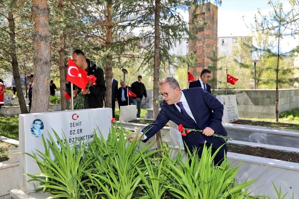 Bayram arifesinde dört ilde şehitlik ziyaretleri