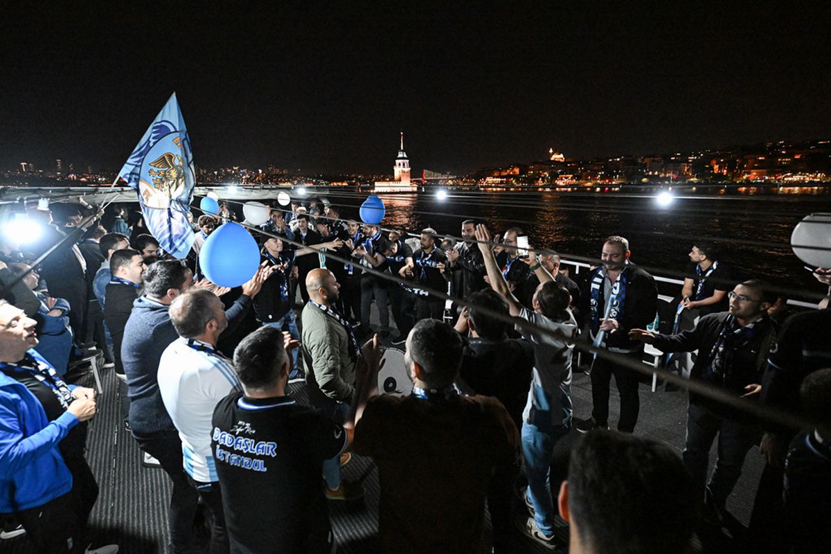 Erzurumspor FK, şampiyonluğu İstanbul Boğazı’nda kutladı! Başkandan yeni stat müjdesi