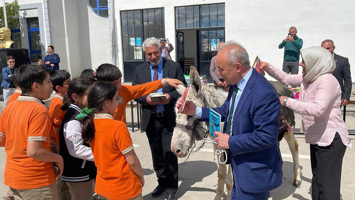 Eşekle Gelen Dostoyevski Projesi