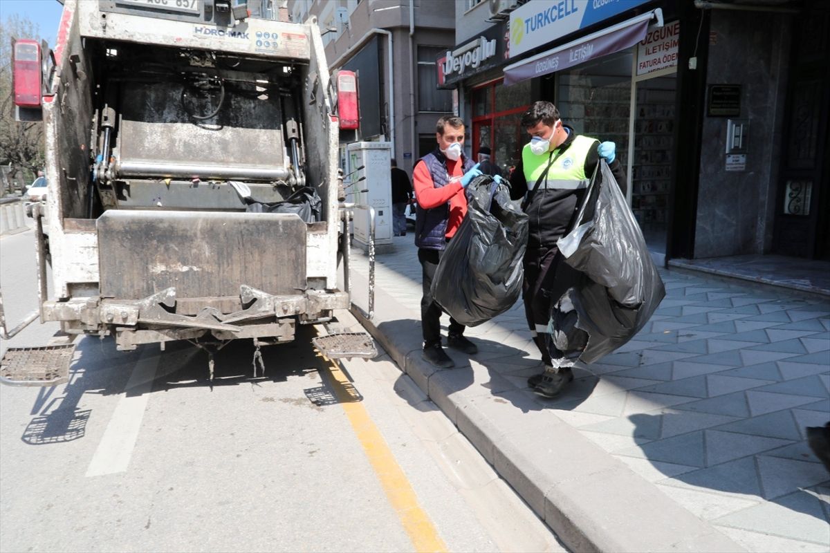 Eskişehir’de Evden 5 Kamyon Çöp Çıkarıldı