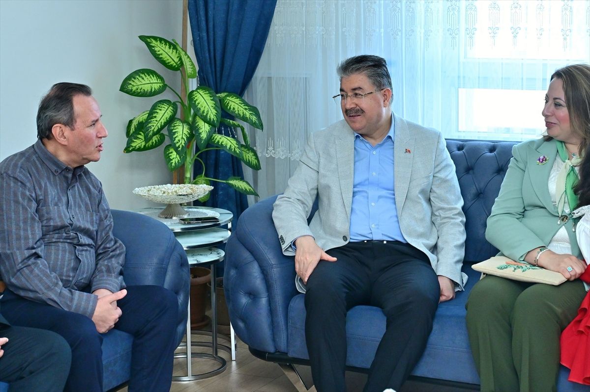 Vali Yılmaz Anneler Günü’nde Koruyucu Aileyi Ziyaret Etti