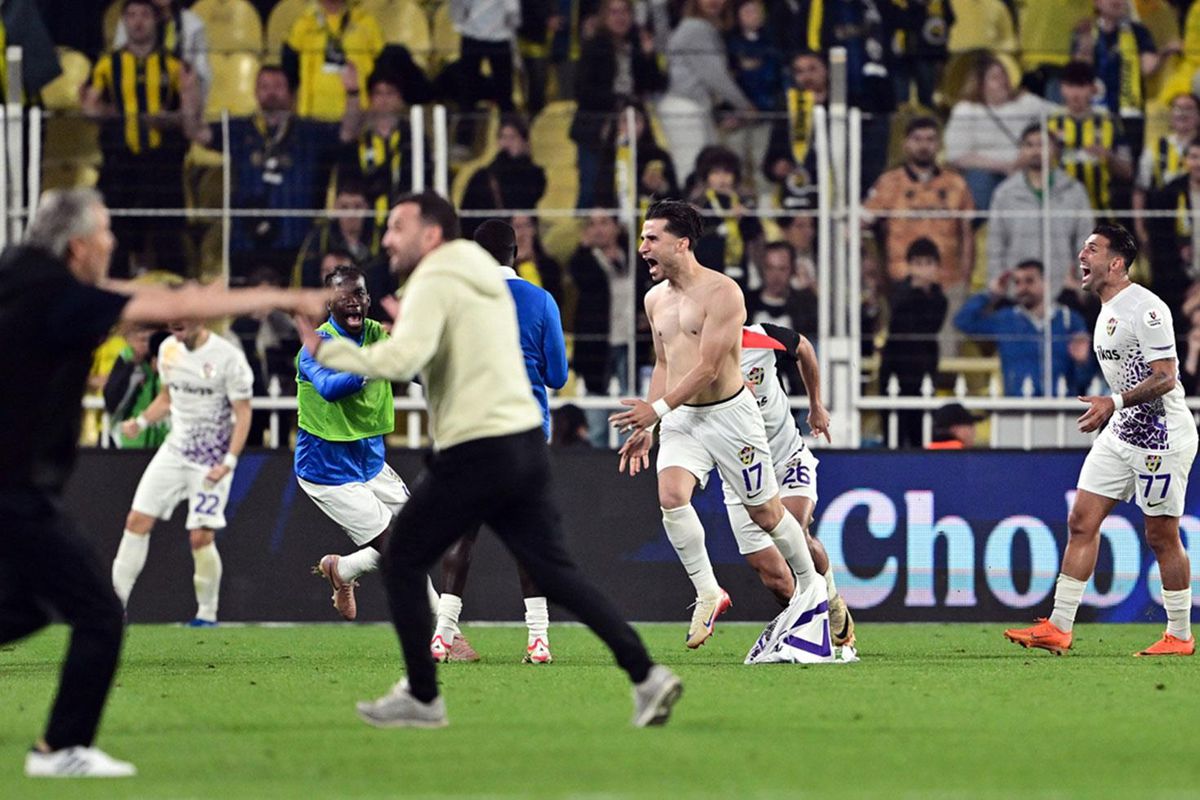Eyüpspor, Fenerbahçe’ye son dakikalarda attığı golle ligde kaldı