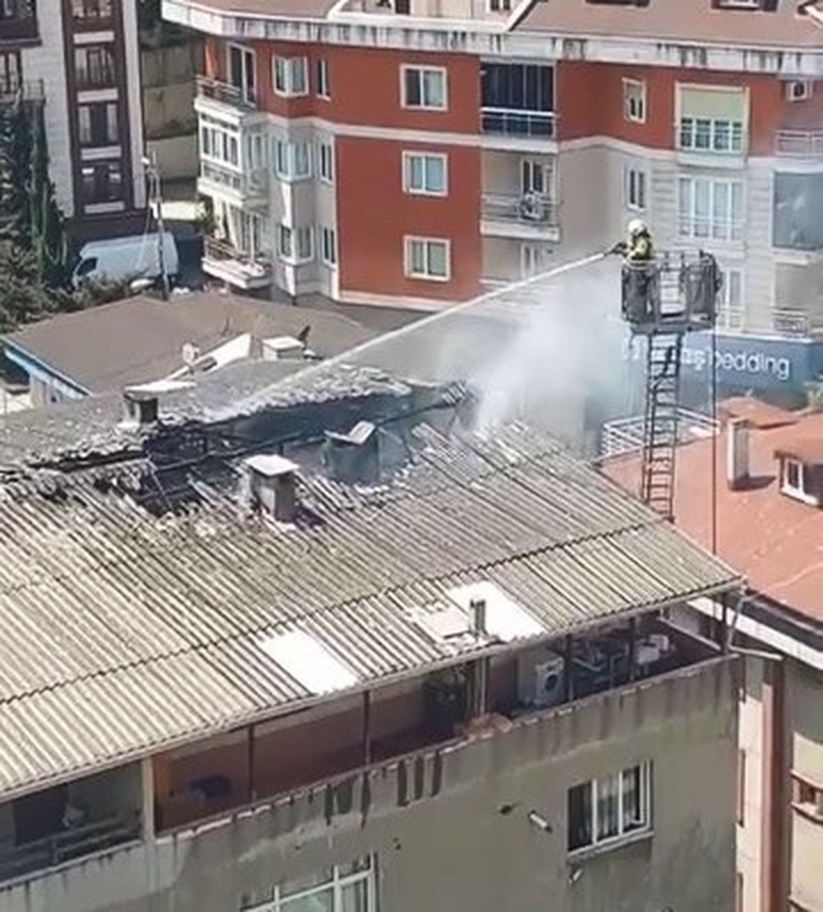 Eyüpsultan’da Çatı Yangını
