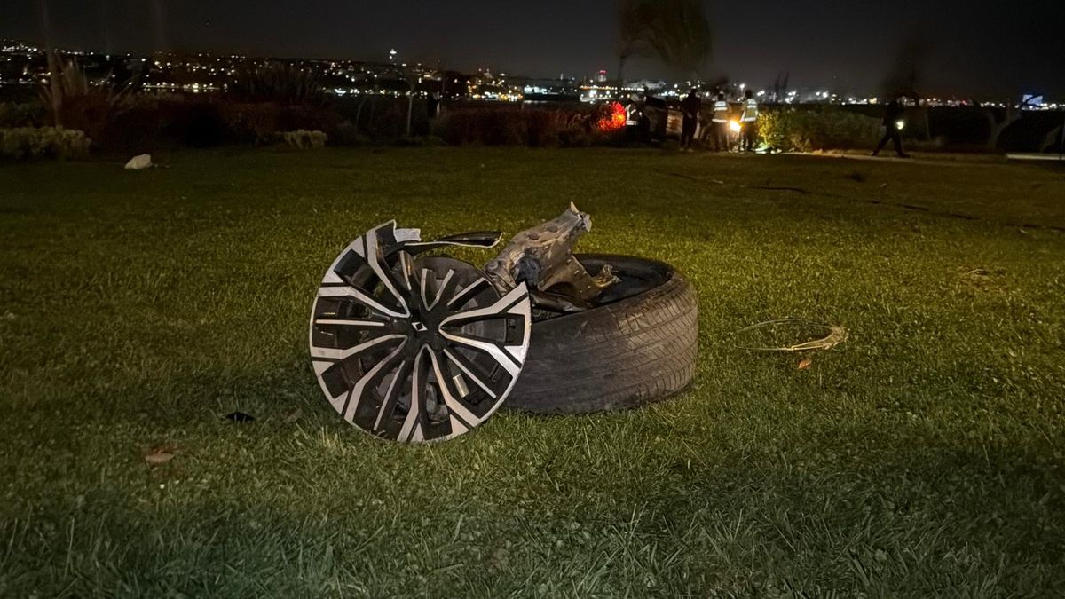 Fatih’te Takla Atan Araçta Yaralanan Sürücü Hastaneye Kaldırıldı