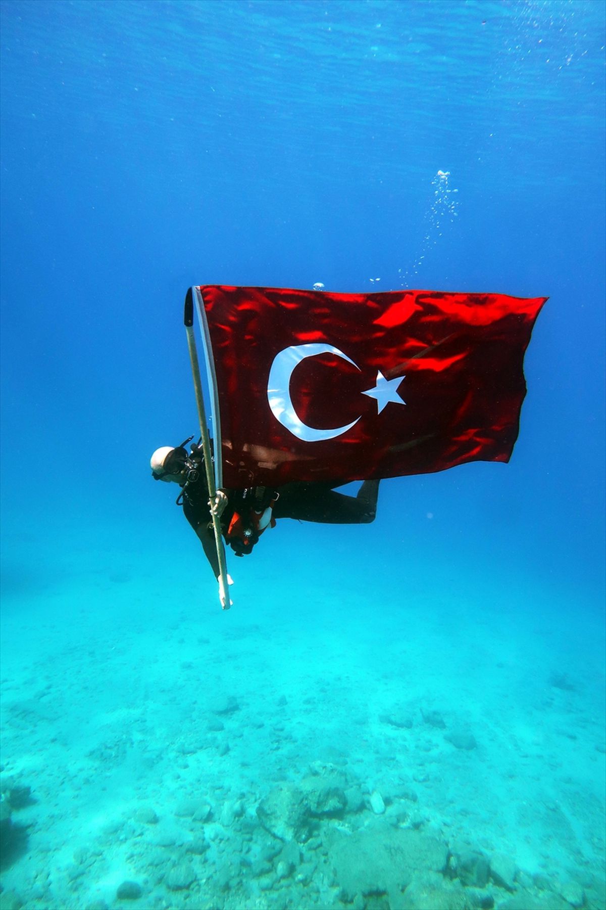 Dalgıçlar 19 Mayıs’ı Deniz Dibinde Kutladı