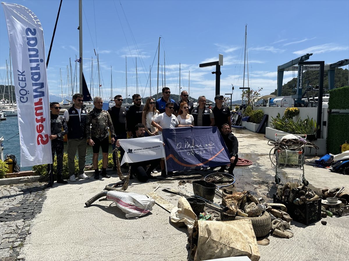 Dalgıçlar Deniz Dibi Temizliği Yaptı