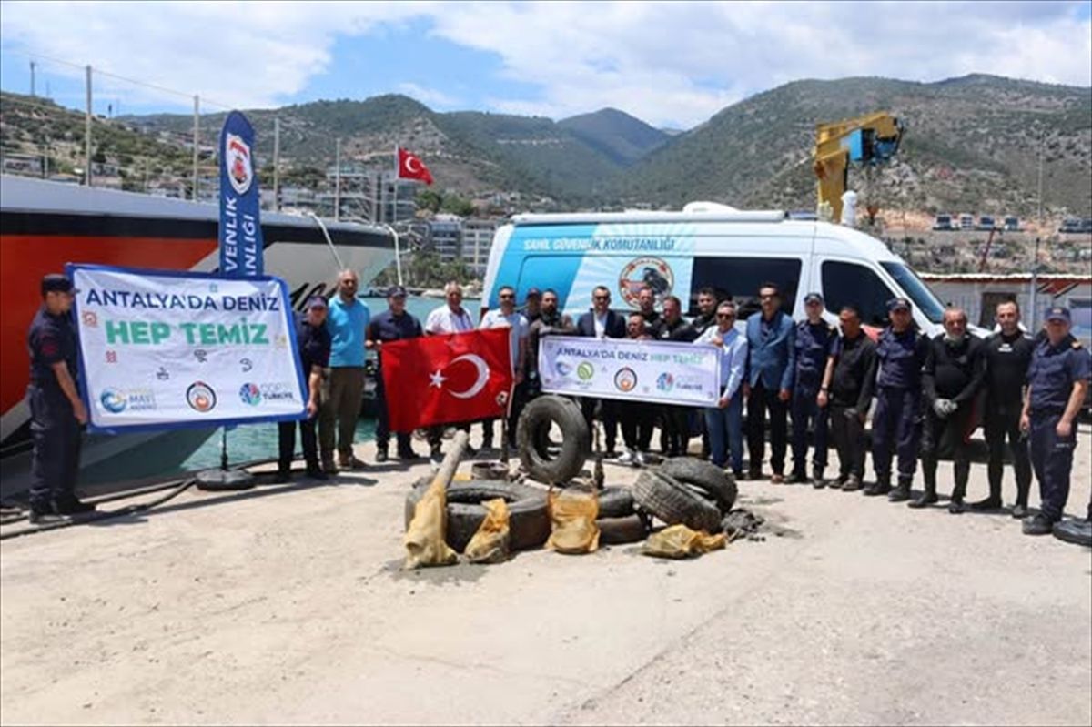 Finike’de Deniz Dip Temizliği Etkinliği