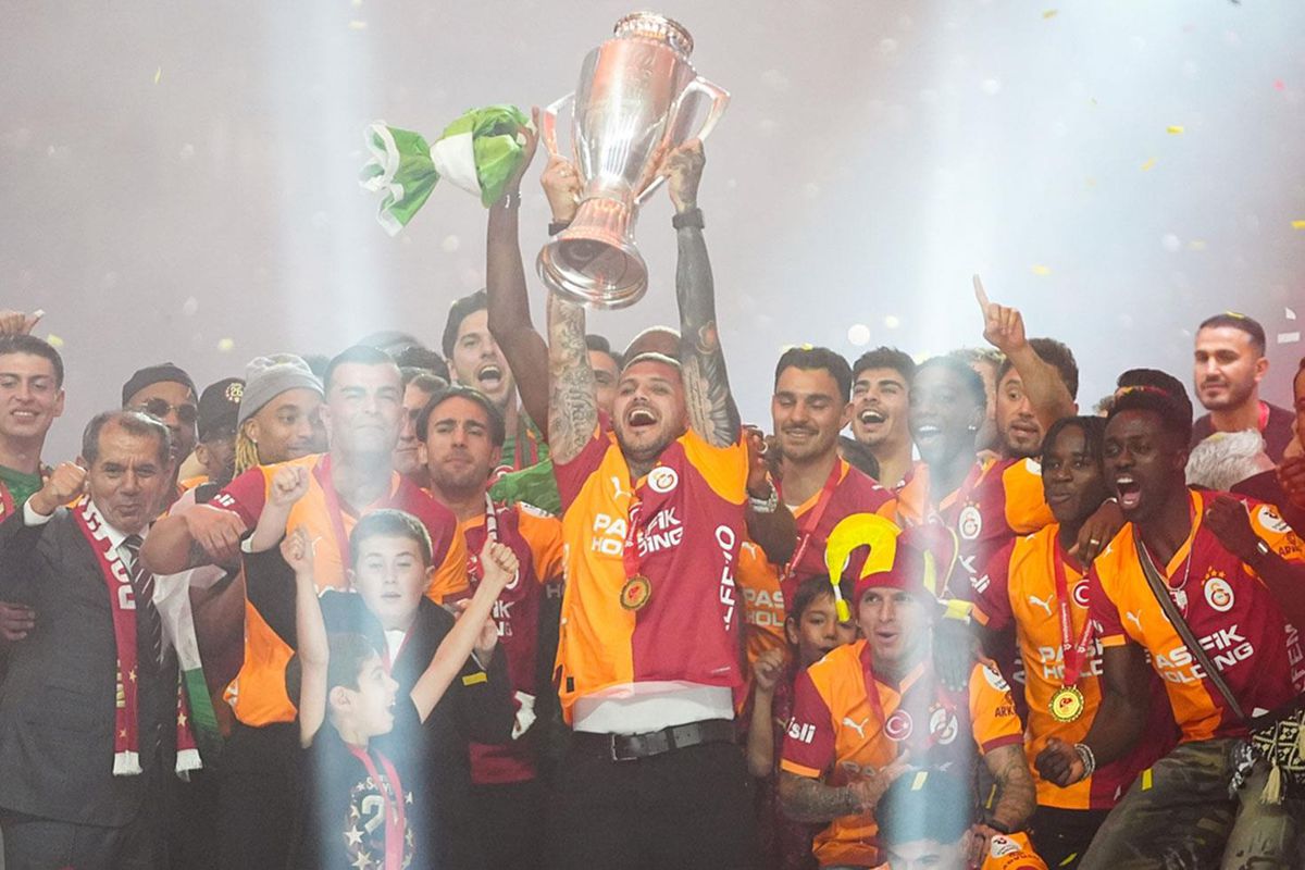 Galatasaray 26. şampiyonluğunu kutluyor! Sarı-kırmızılılar kupasını kaldırdı