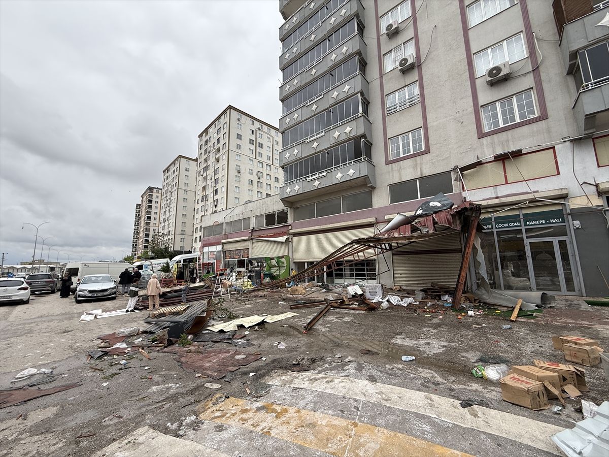 Gaziantep’te fırtınanın verdiği hasar gün aydınlanınca ortaya çıktı
