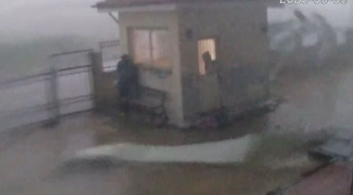 Gaziantep’te fırtınaya yakalanan çobanın zor anları kamerada