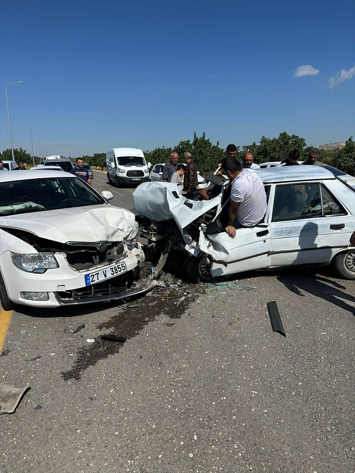 Nizip’te İki Otomobil Çarpıştı: 2 Yaralı