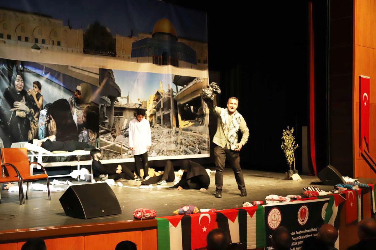 Gazze Dramı Tiyatroyla Anlatıldı