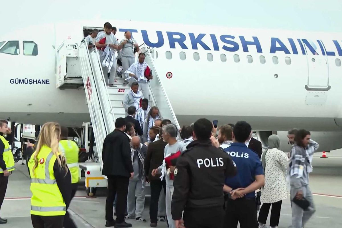Gazze’ye umut taşırken İsrail’in alıkoyduğu Sumud filosu aktivistleri İstanbul’da