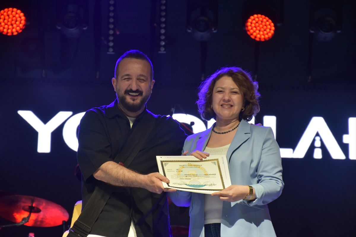 Gece Yolcuları’na Diplomaları Konser Sırasında Verildi