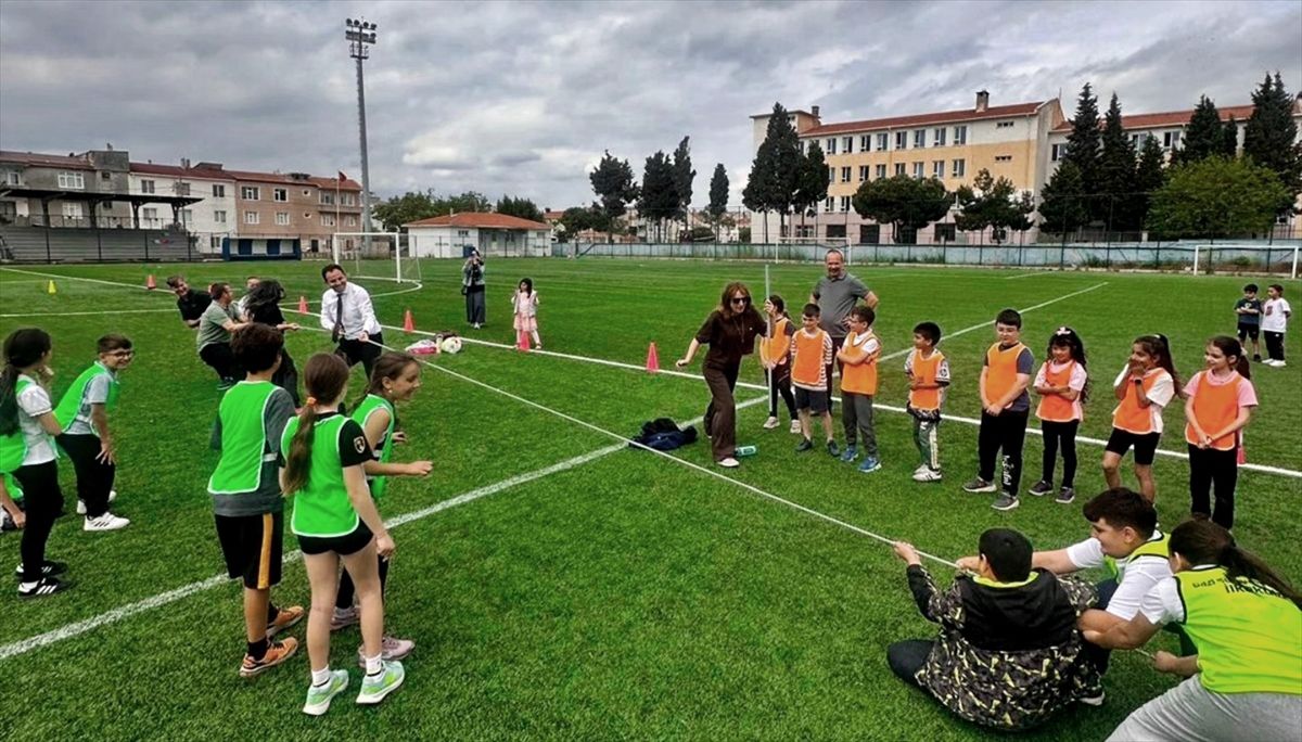 Gelibolu’da Geleneksel Çocuk Oyunları Şenliği Yapıldı