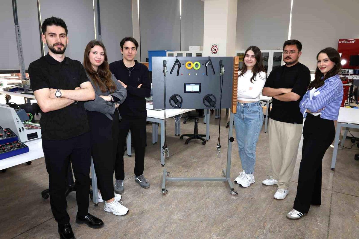 İEÜ’lü Öğrencilerden Aktif Yaşlılar için Makine