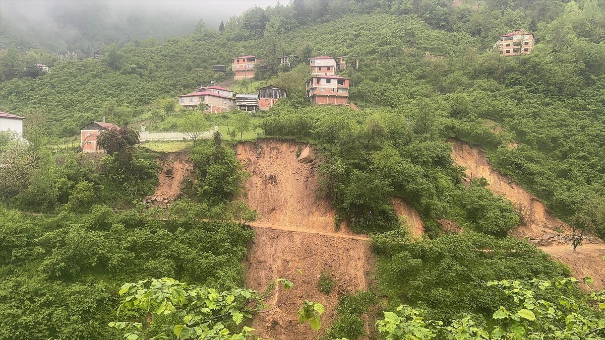Bulancak’ta Heyelan: 11 Ev Boşaltıldı