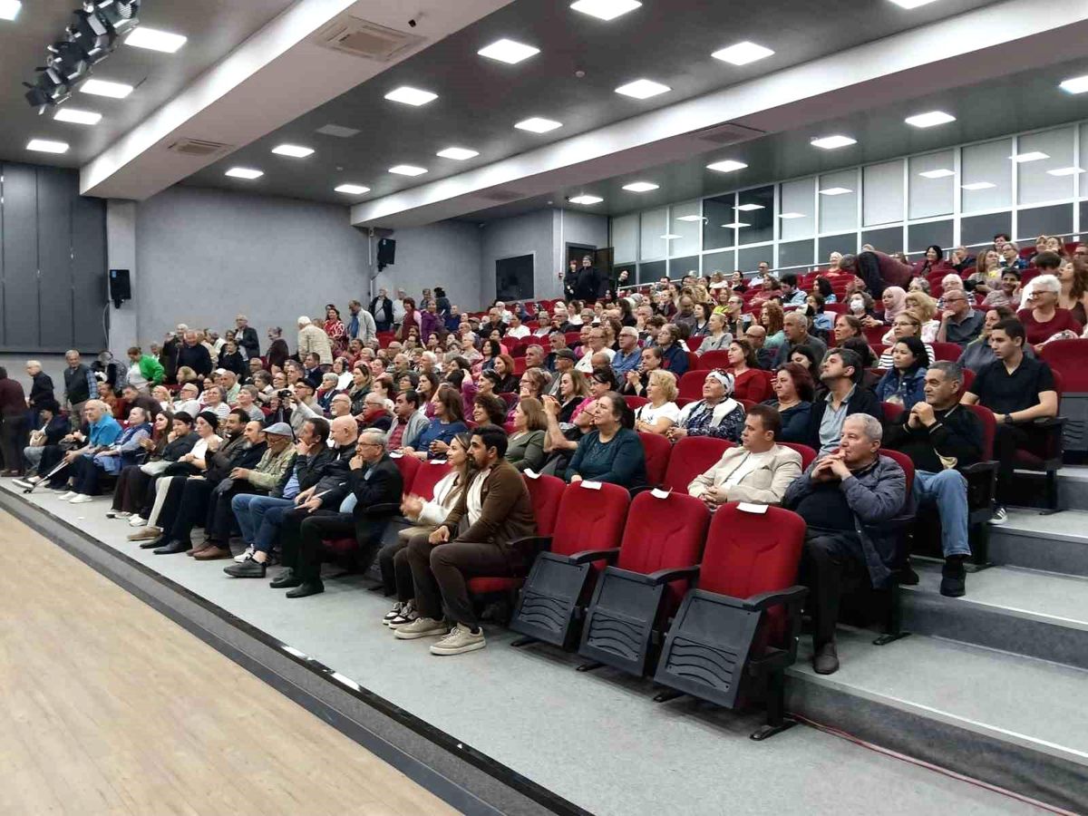 Gömeç’ de bahara merhaba konseri yoğun ilgi gördü