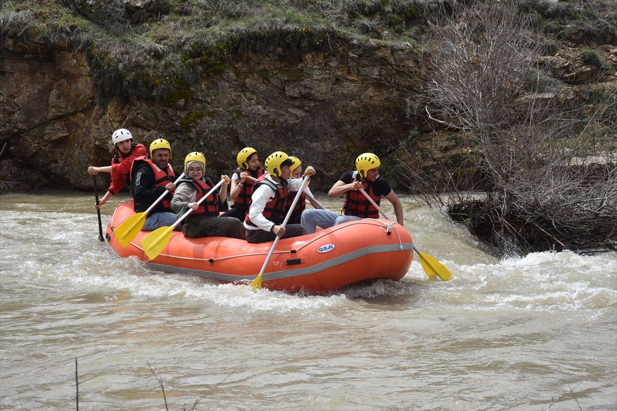 Kelkit Çayı’nda Rafting Heyecanı