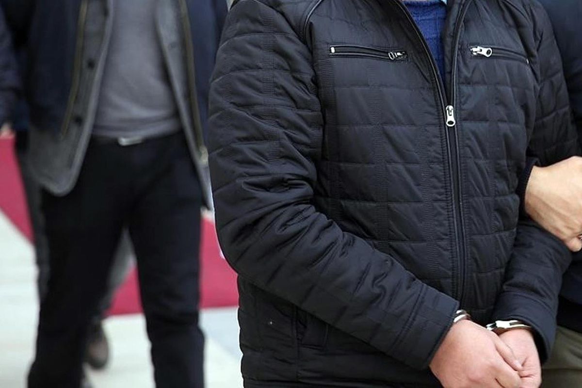 Güzellik salonunda akılalmaz yöntemle vurgun: Müşterilerin telefonundan kredi çeken 6 şüpheli tutuklandı