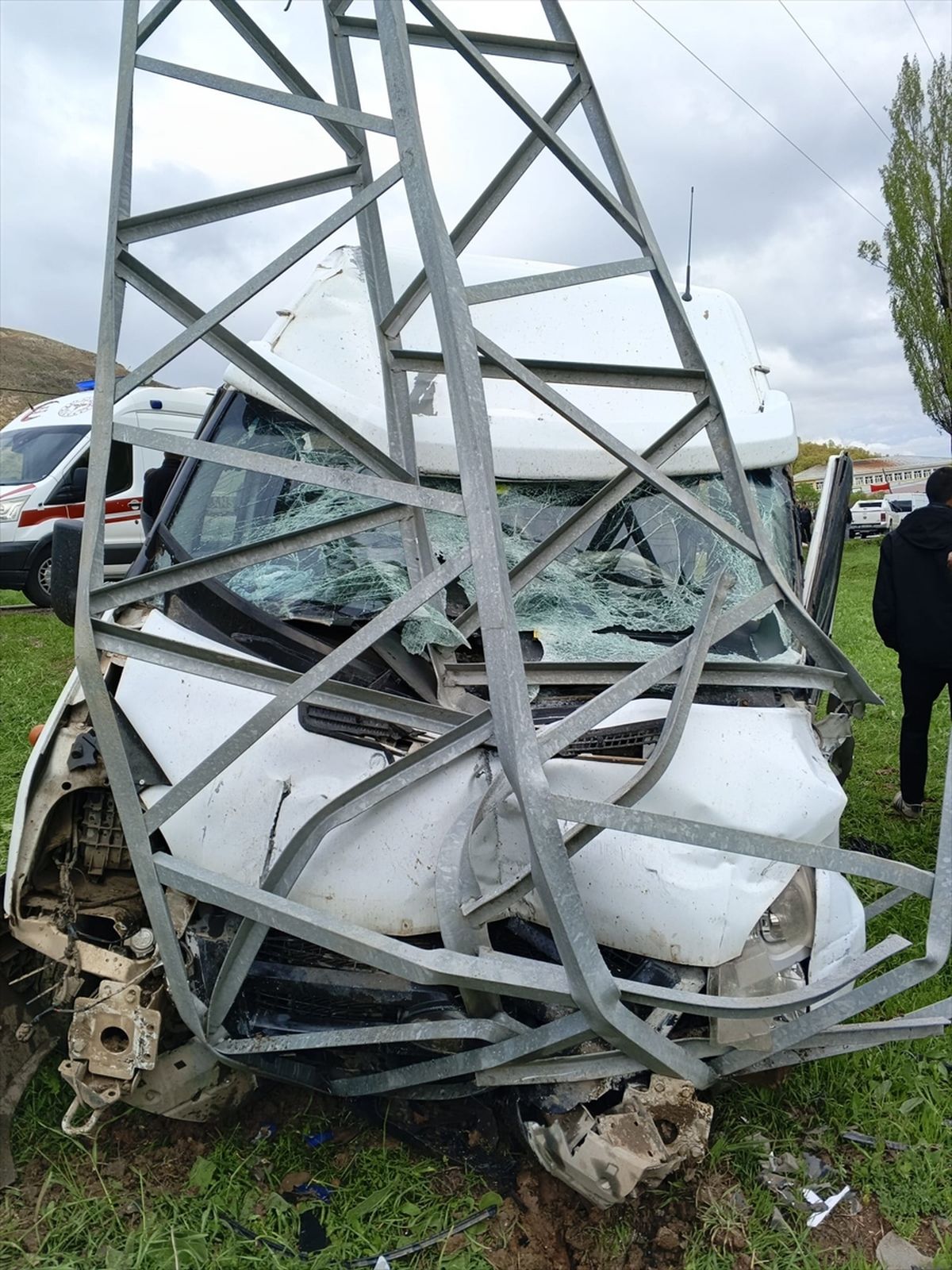 Şemdinli’de Minibüs Kazası: 11 Yaralı