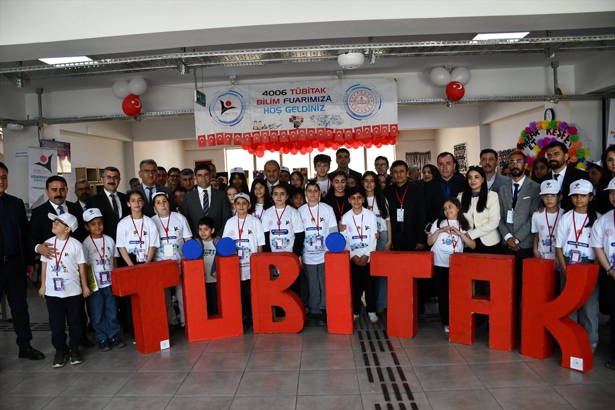 Hakkari’de Bilim Fuarı Açıldı