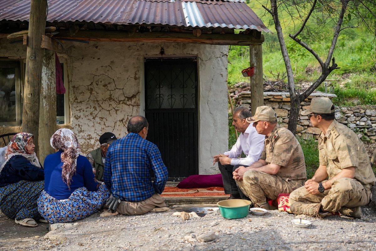 Vali Taşyapan Çukurca’da İncelemelerde Bulundu