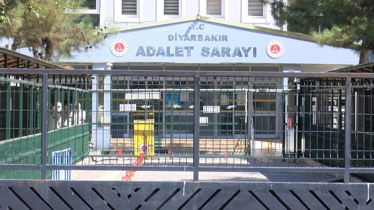 Hastanede reçete toplayıp, hastaları eczaneye yönlendiren sanıklar, duruşmada suçlamaları reddetti