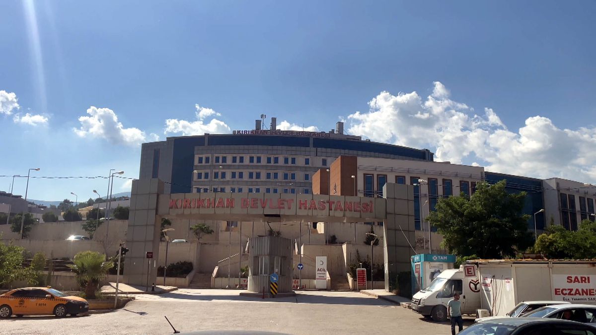 Hastasına yumruk atan doktora dava