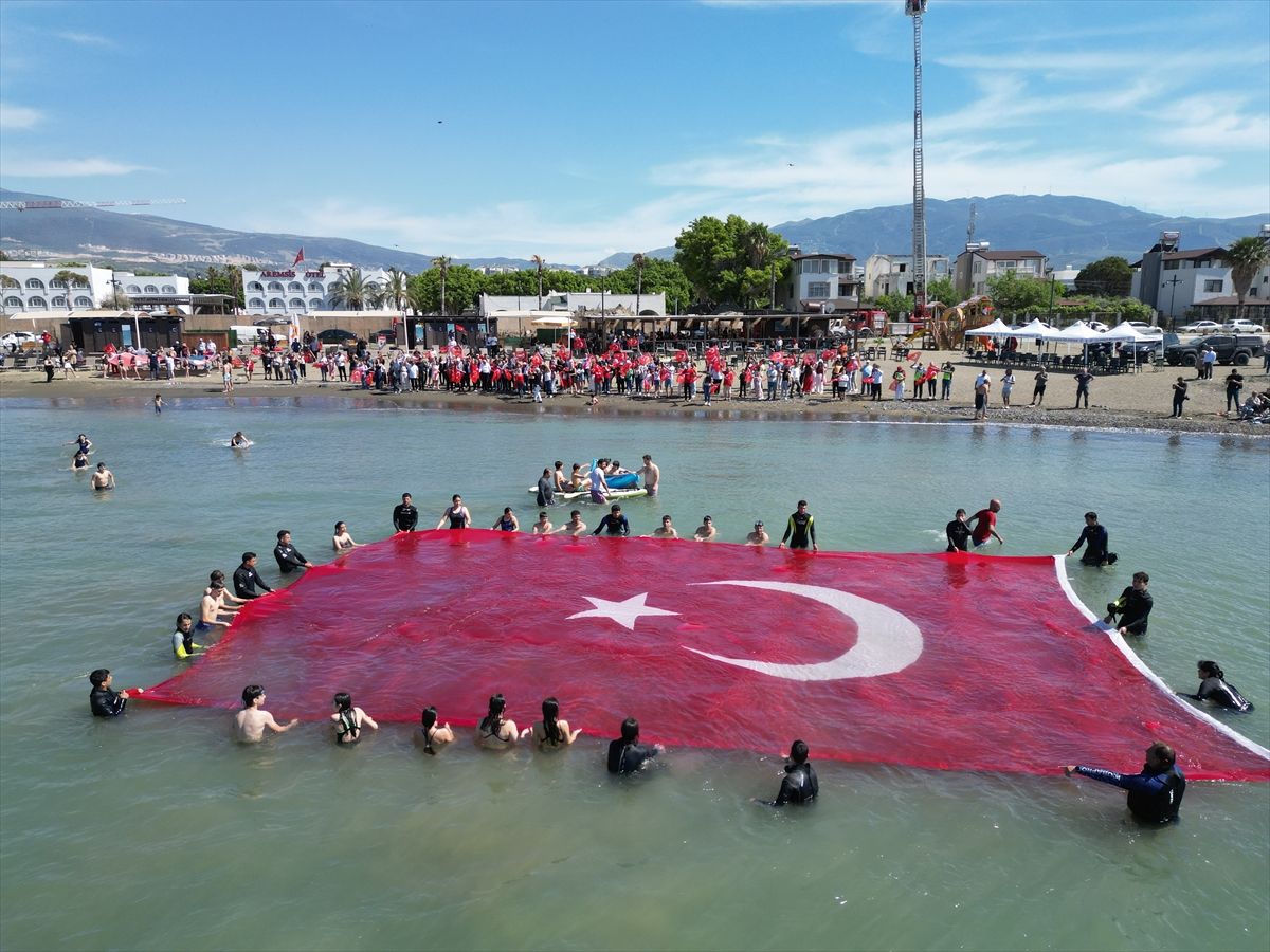Hatay’da 138 Metrekarelik Türk Bayrağı Açıldı