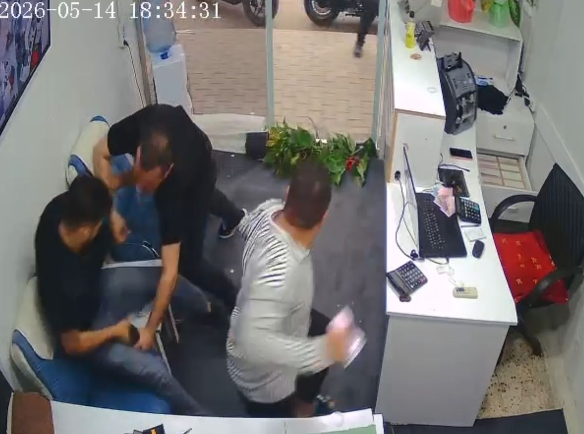 Reyhanlı’da döviz bürosuna silahlı saldırı anı kamerada