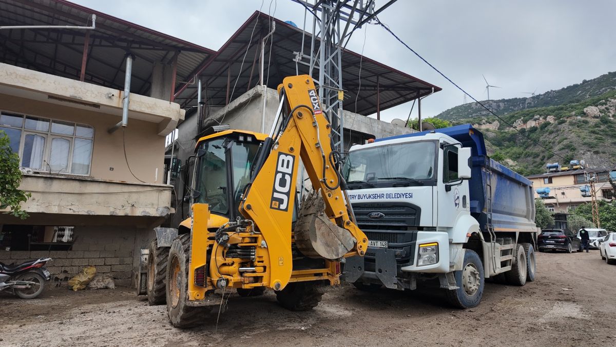 Hatay’da Sel Sonrası Temizlik Başladı