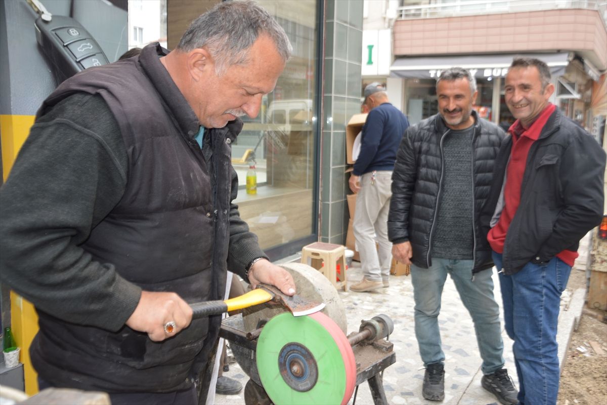 Havza’da Kurban Bayramı İçin Bıçak Bileme Yoğunluğu