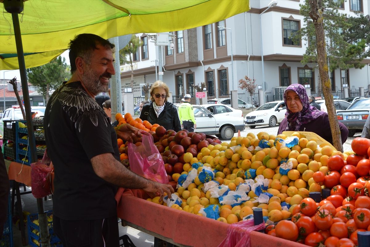 Havza’da Sebze Meyve Satıcısından Destek